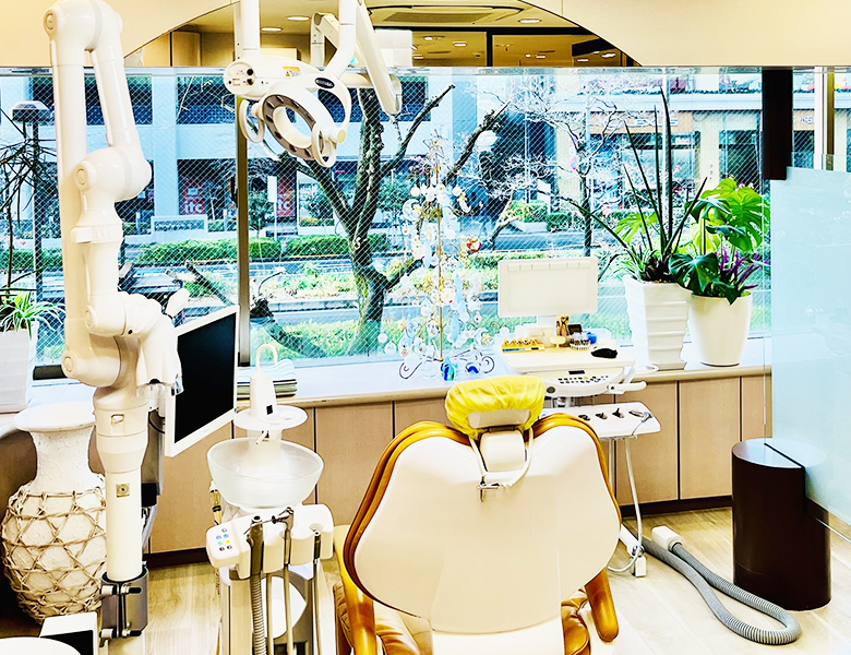 文京区（茗荷谷・江戸川橋）の歯医者、吉澤歯科クリニックのモニター付きユニット